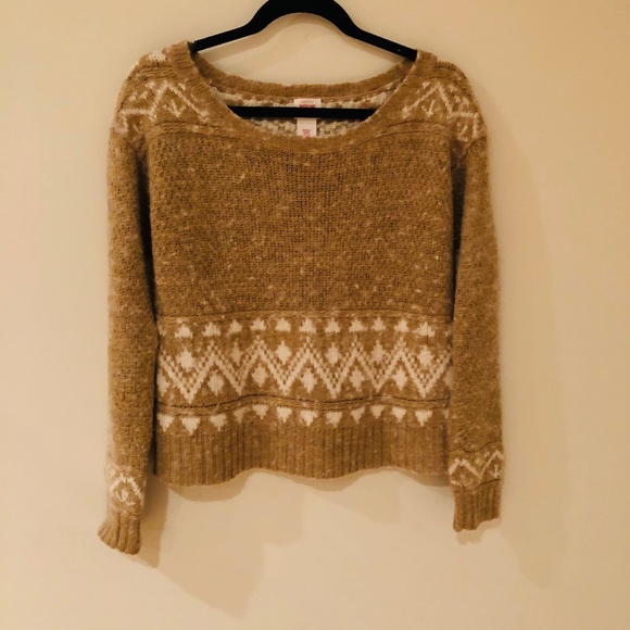 Mossimo Supply Co. Sweaters - Vintage looking sweater Mossimo Supply Co. Sweaters - Vintage looking sweater